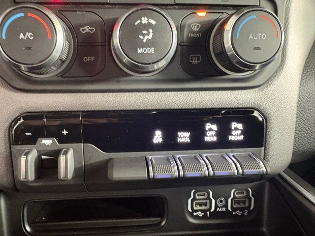 2022 RAM 1500 Big Horn Crew Cab 4x4 5'7' Box