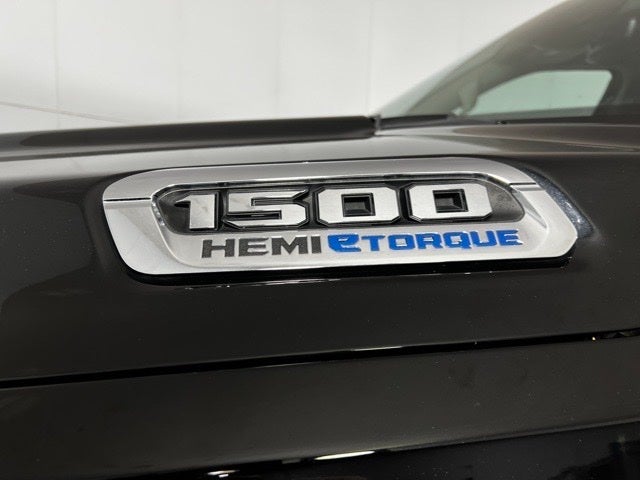 2022 RAM 1500 Laramie Crew Cab 4x4 5'7' Box