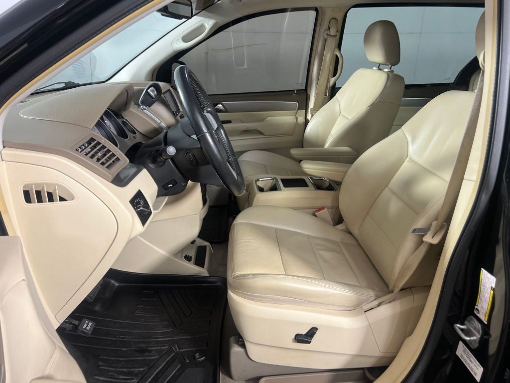 2010 Volkswagen Routan SEL