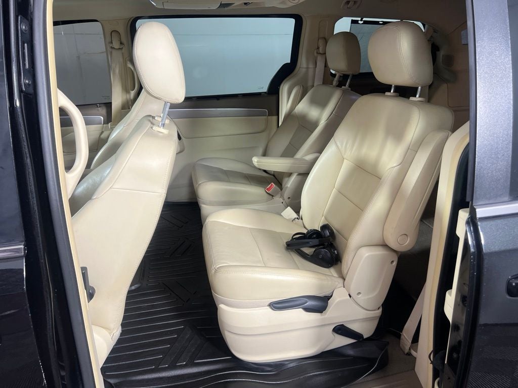 2010 Volkswagen Routan SEL