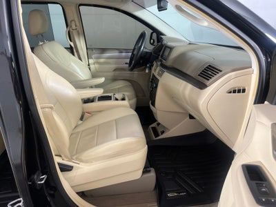 2010 Volkswagen Routan SEL