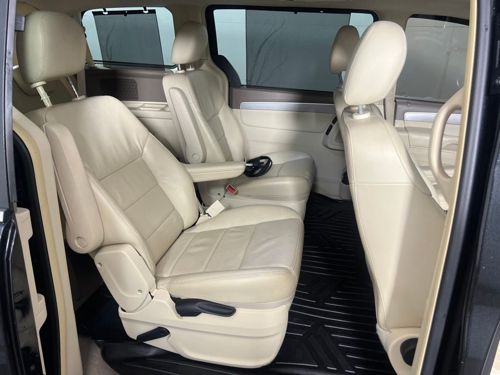 2010 Volkswagen Routan SEL