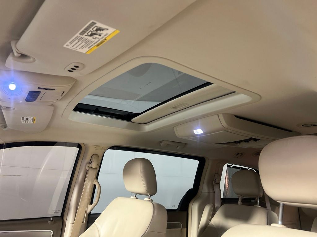 2010 Volkswagen Routan SEL