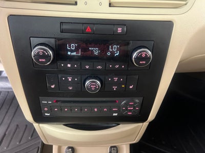 2010 Volkswagen Routan SEL