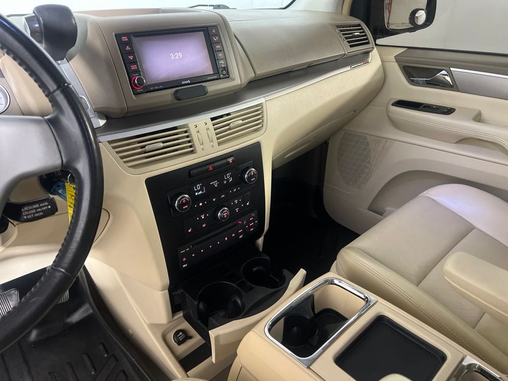 2010 Volkswagen Routan SEL