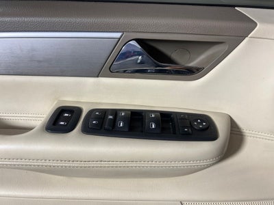 2010 Volkswagen Routan SEL