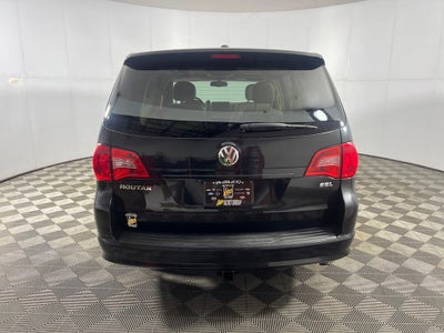 2010 Volkswagen Routan SEL