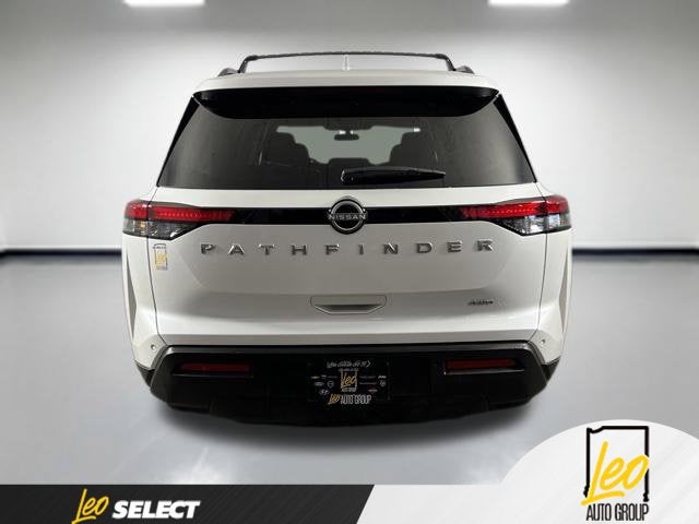 2025 Nissan Pathfinder SV