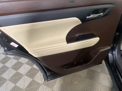 2022 Toyota Highlander Hybrid XLE