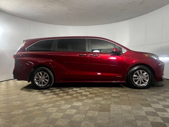 2021 Toyota Sienna XLE